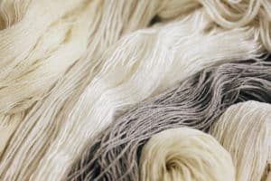 Undyed yarn and fibre