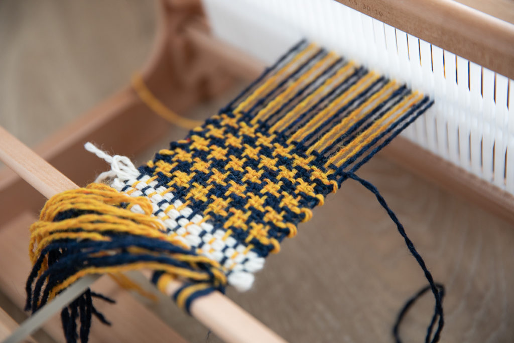 Puppytooth Scarf (houndstooth on rigid heddle eaving loom)