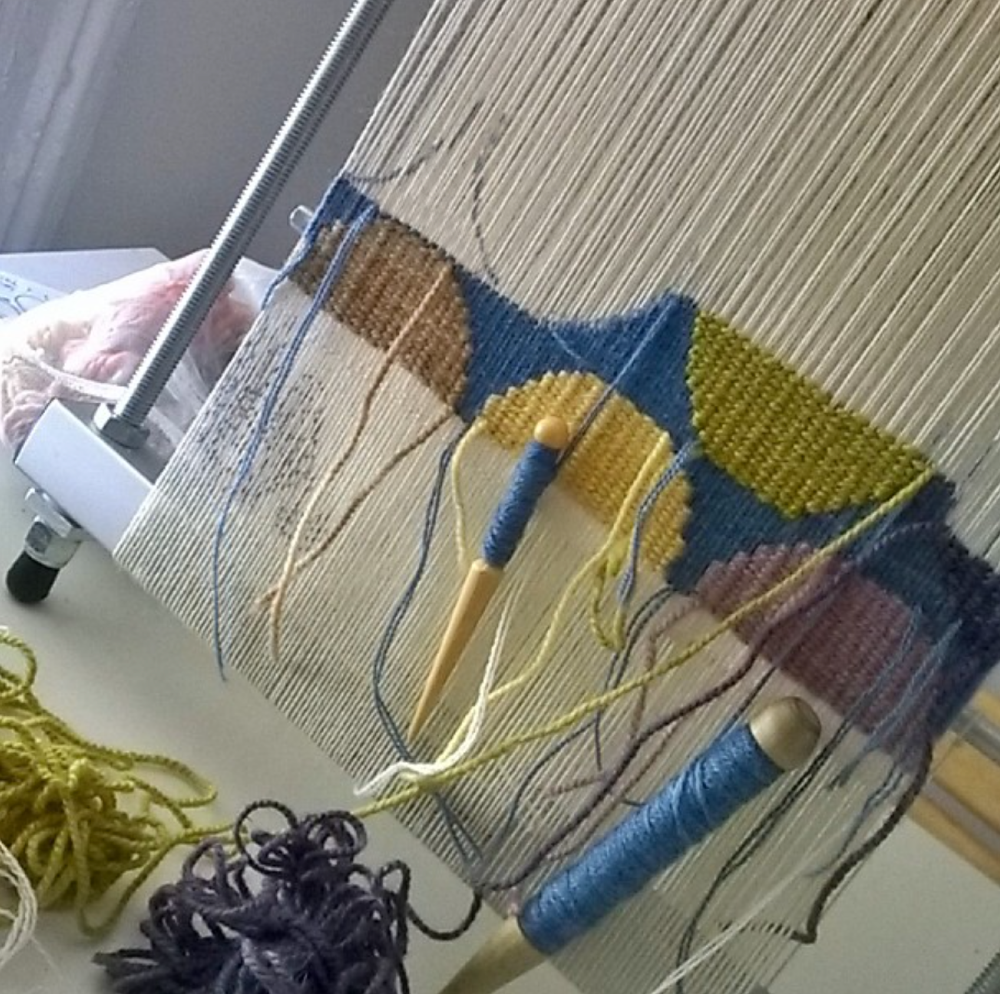 Weaving Circles in Tapestry» School of