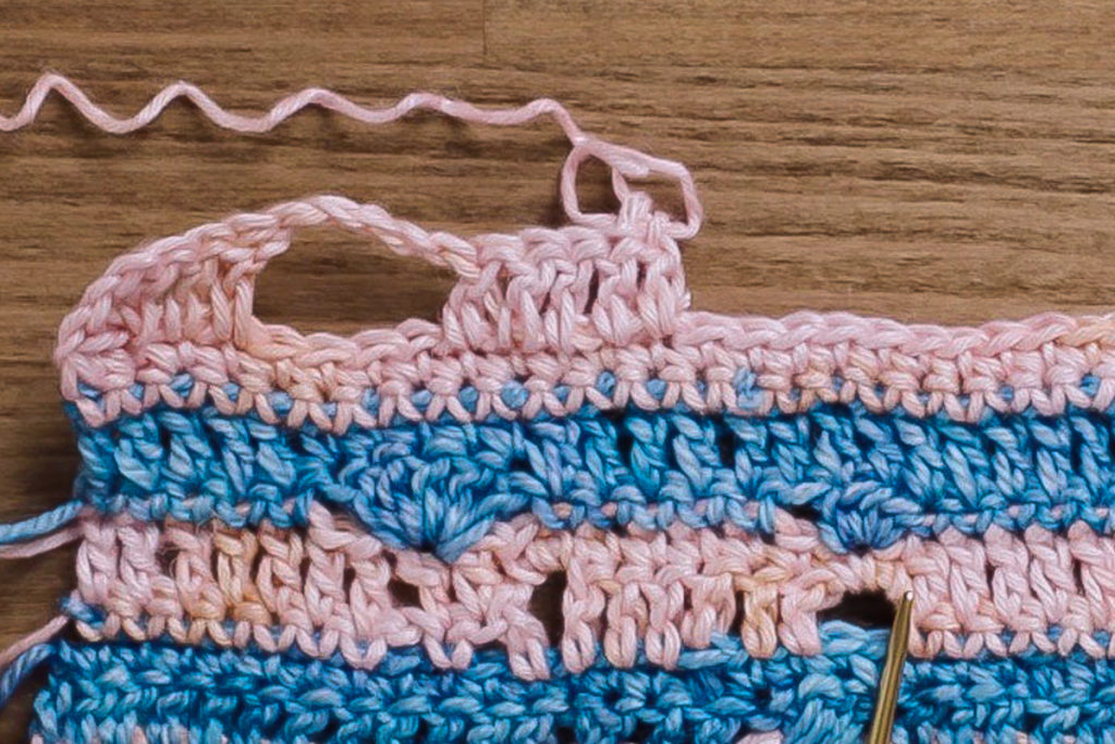 Weave in Ends Along the Way Crochet Tutorial Lee