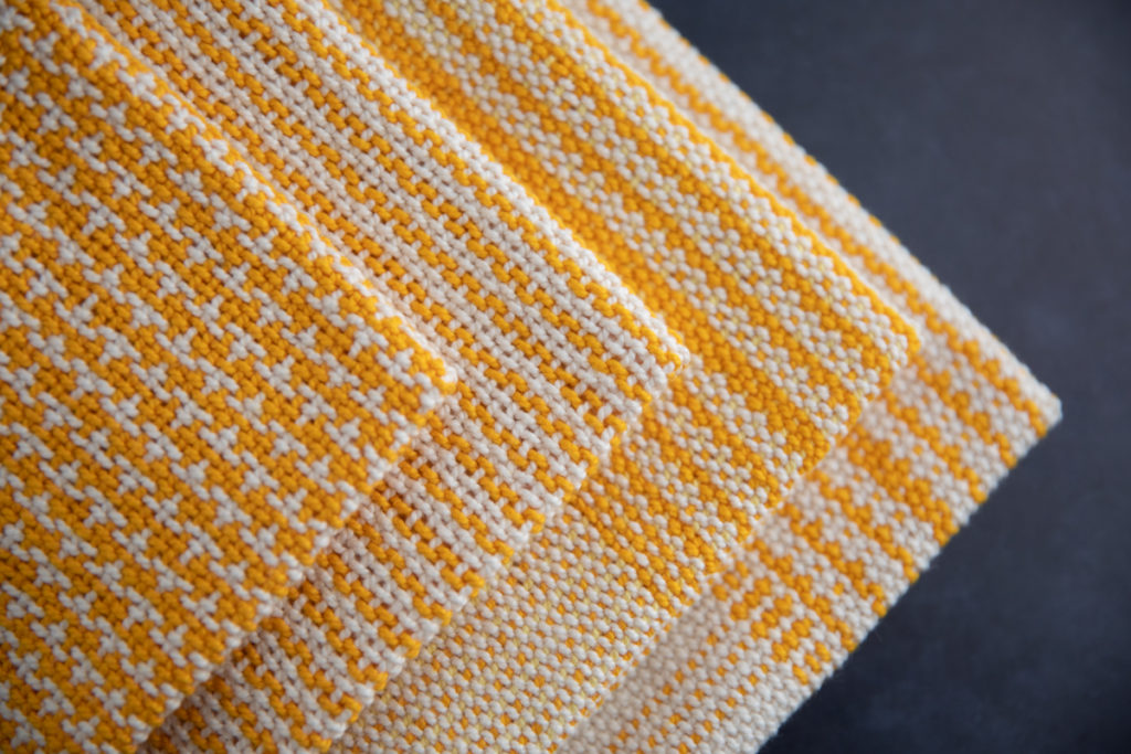 82203 Wood Breakfast eggs towels gist